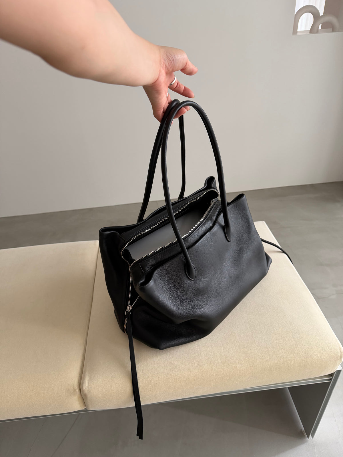 leather Boston square bag L 9月下旬入荷分