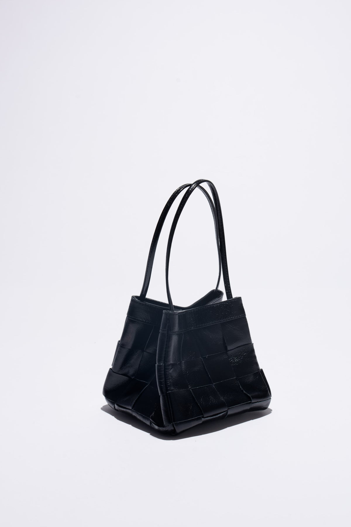 [9/17new] grid leather bag 10月中旬～下旬入荷