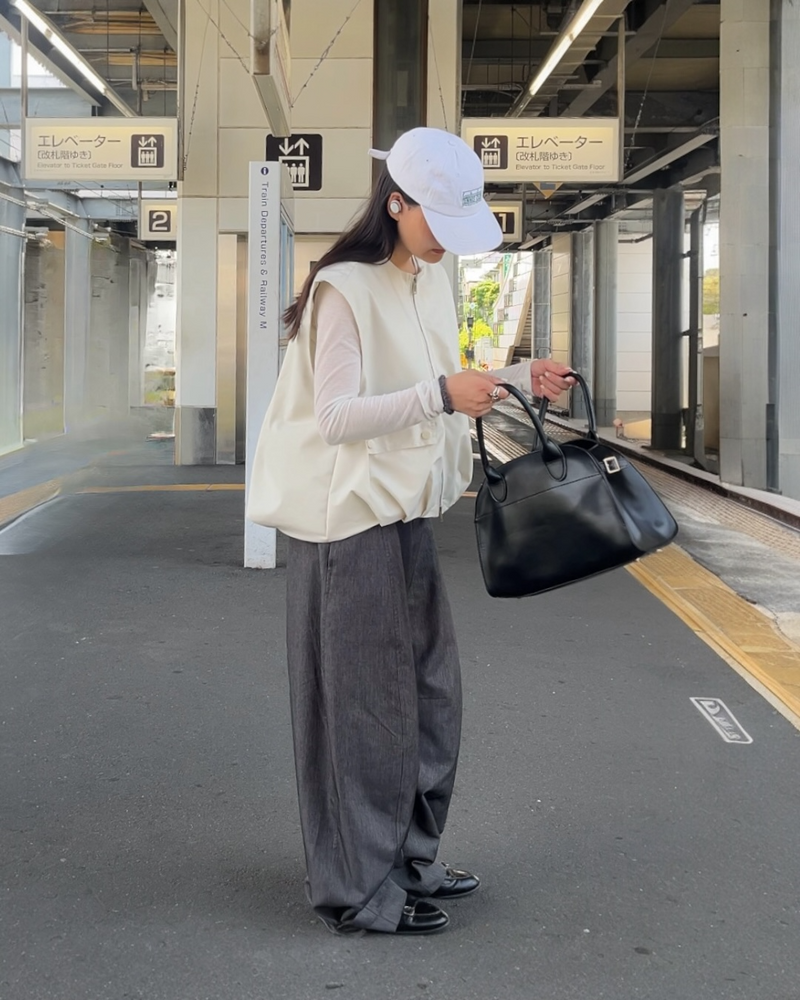 [予約]Gathered Hem Zip Vest white 8月下旬入荷