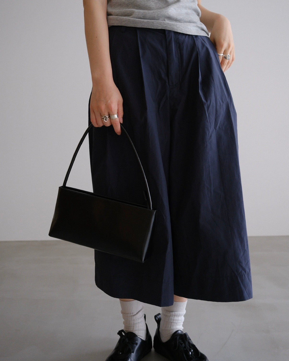 [7/16new]glossy wide pants navy