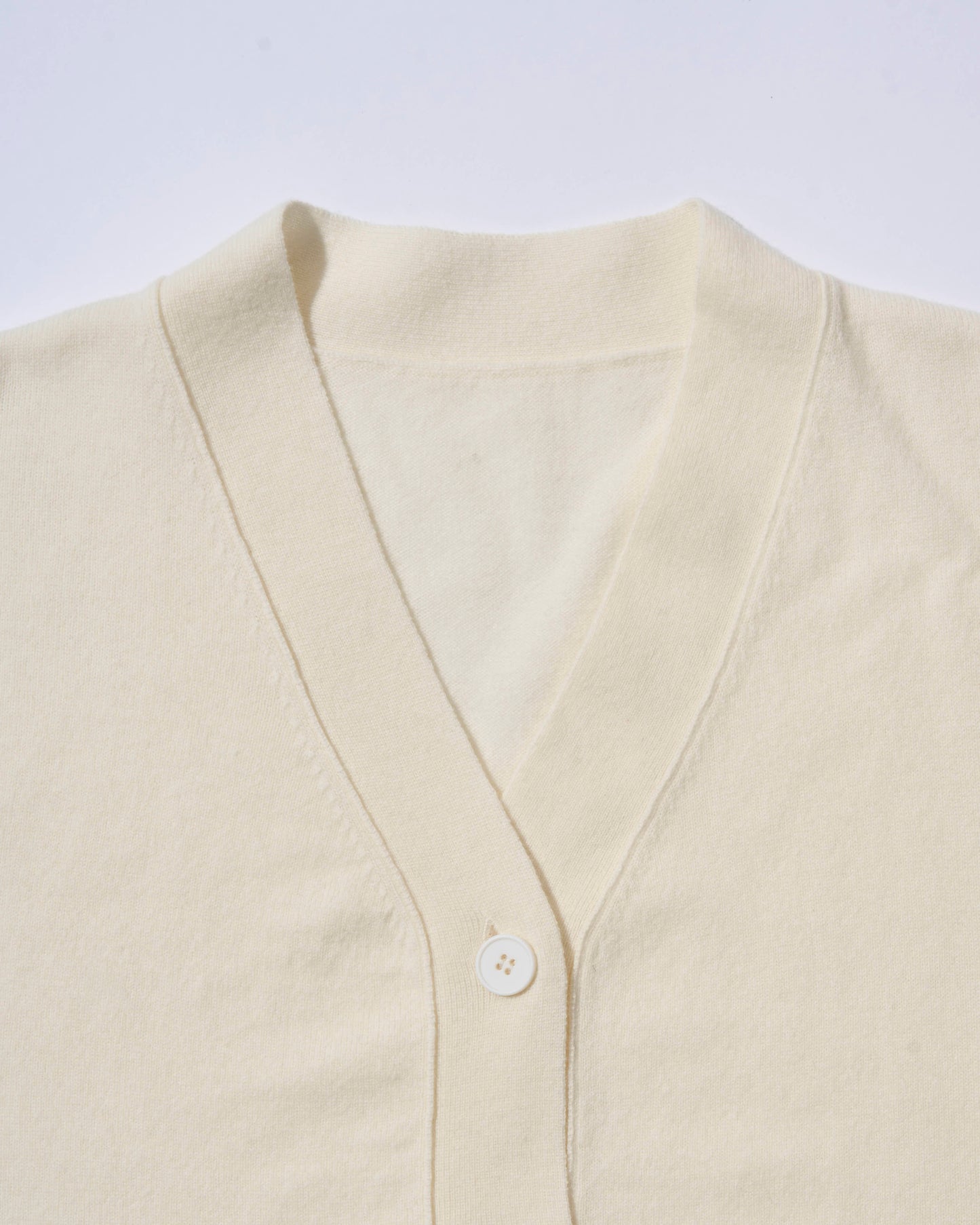 Pure Wool Relax Cardigan white
