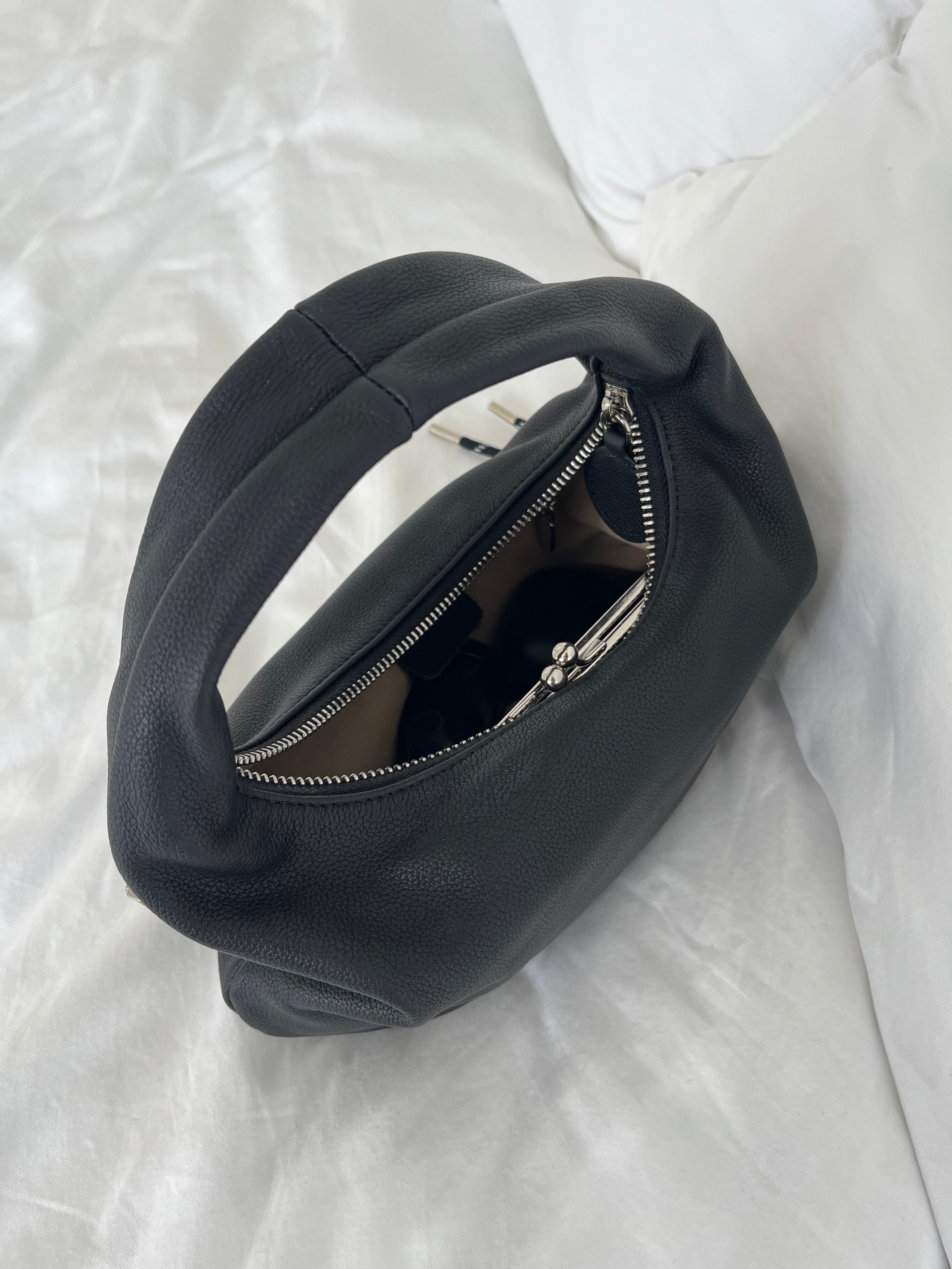 7/5restock］Round Curve Leather Bag black 8月初旬〜中旬入荷 – A