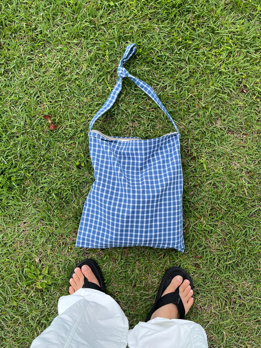 square check tote bag blue