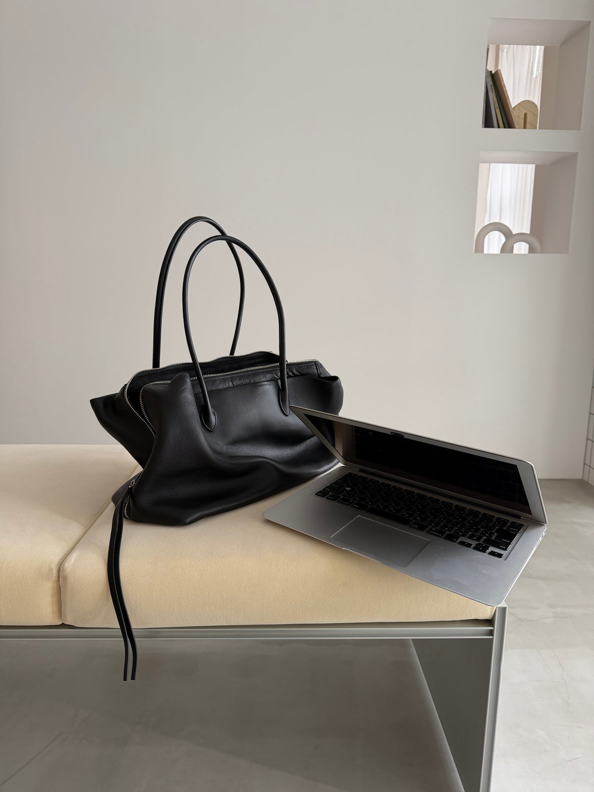 leather Boston square bag L 9月下旬入荷分
