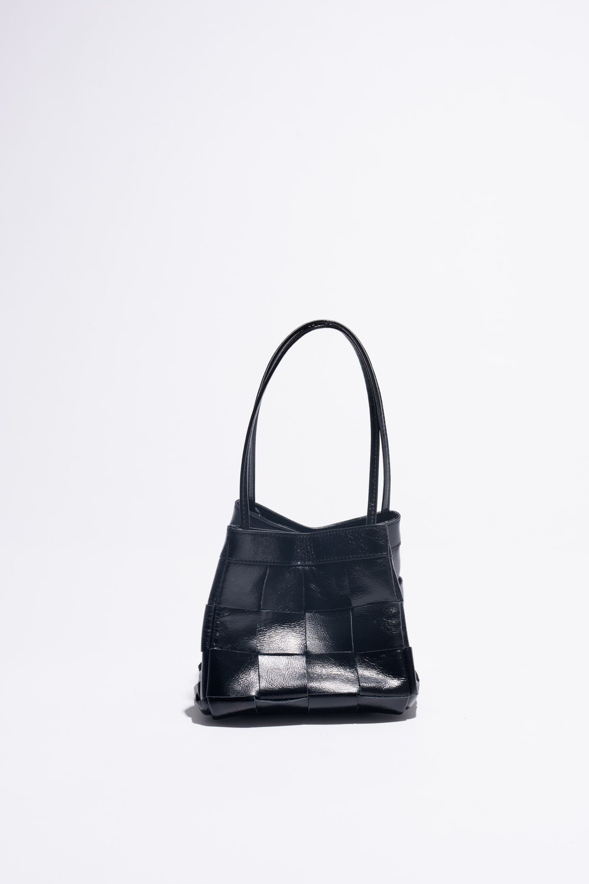 [9/17new] grid leather bag 10月中旬～下旬入荷