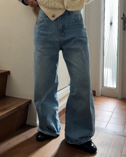 Calm Wash Wide Jeans