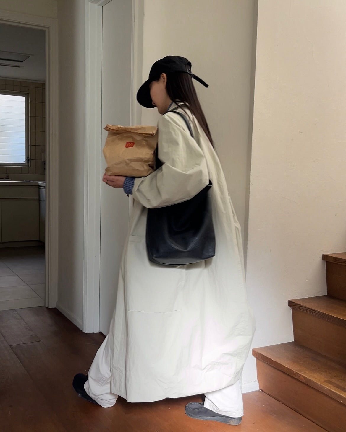 [再入荷調整中] Curve Leather Bucket Bag