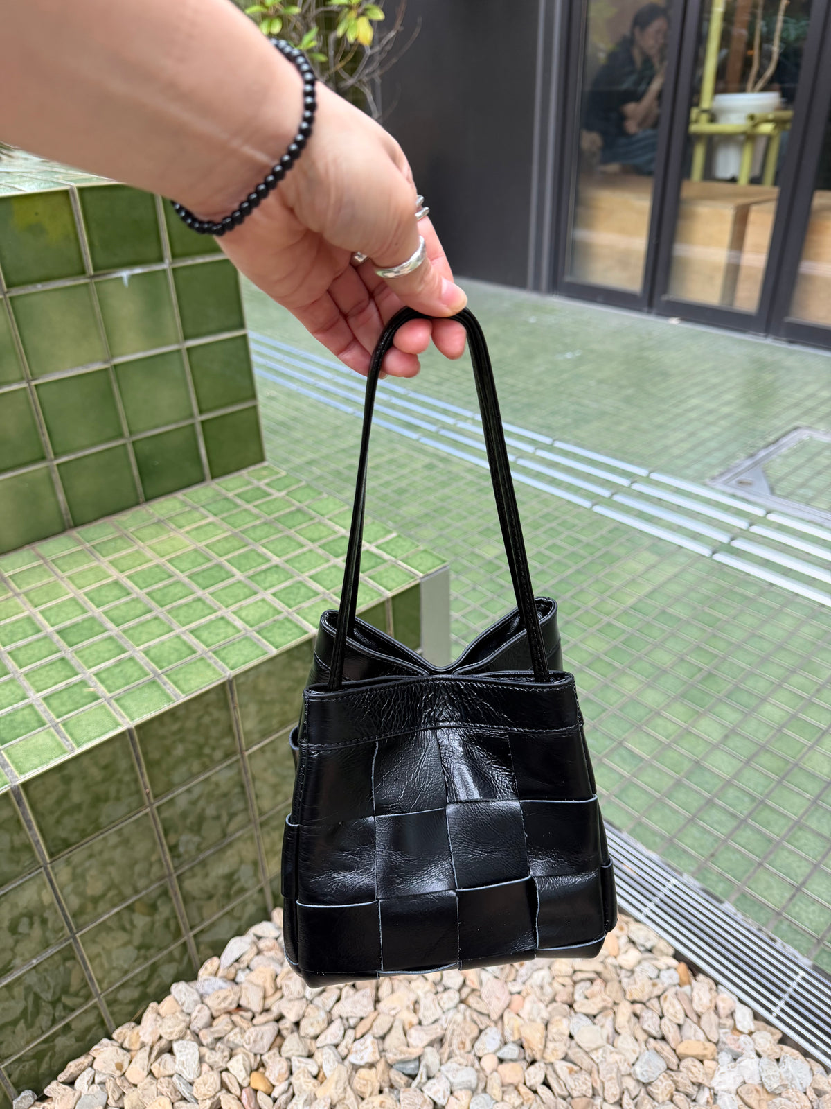 [9/17new] grid leather bag 10月中旬～下旬入荷