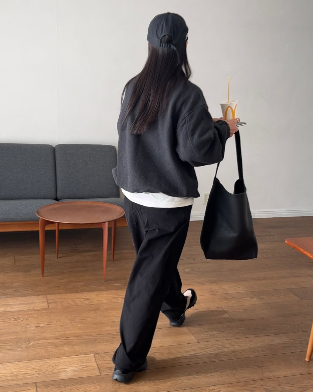 [再入荷調整中] Curve Leather Bucket Bag