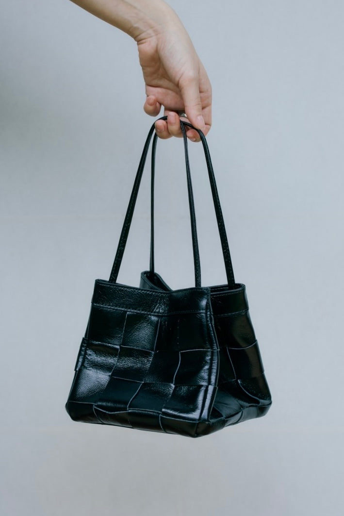 grid leather bag 10月中旬～下旬入荷