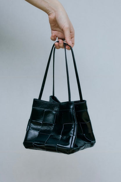 grid leather bag 10月中旬～下旬入荷