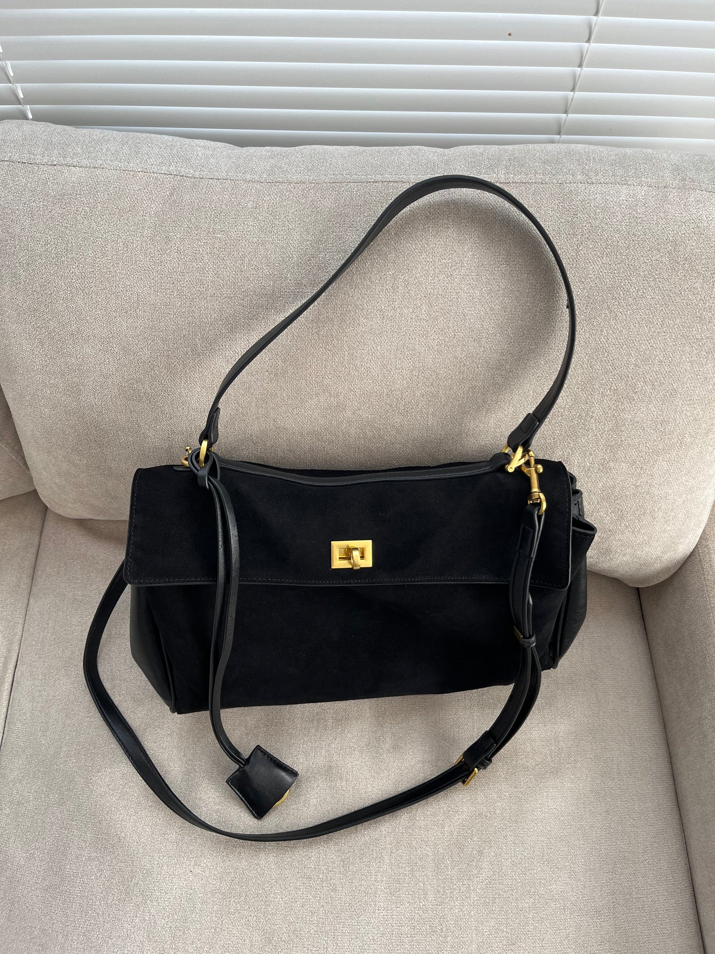 Orné Leather Shoulder Bag black（suede-touch)