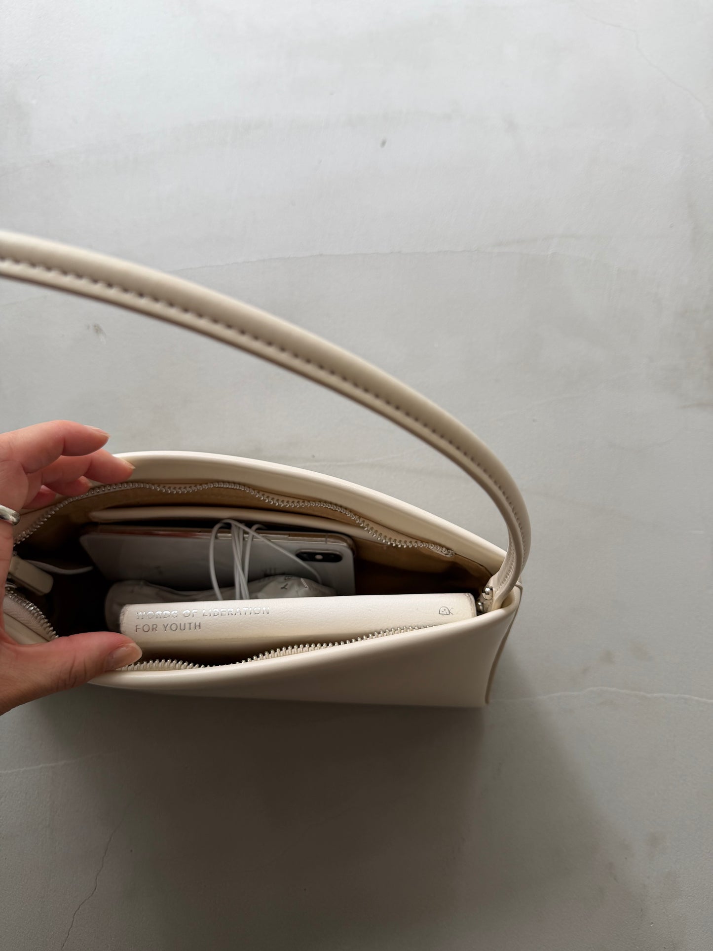 [8/27new]slim leather handle bag white