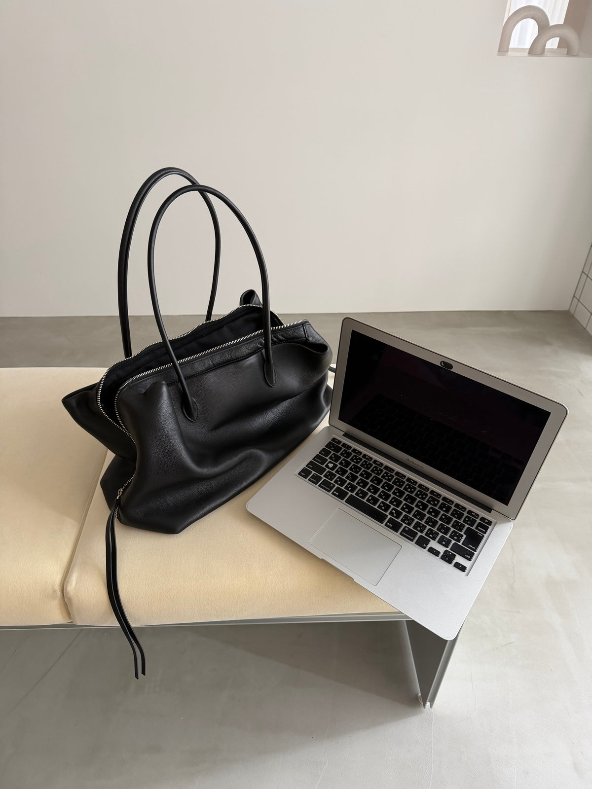 leather Boston square bag L 9月下旬入荷分