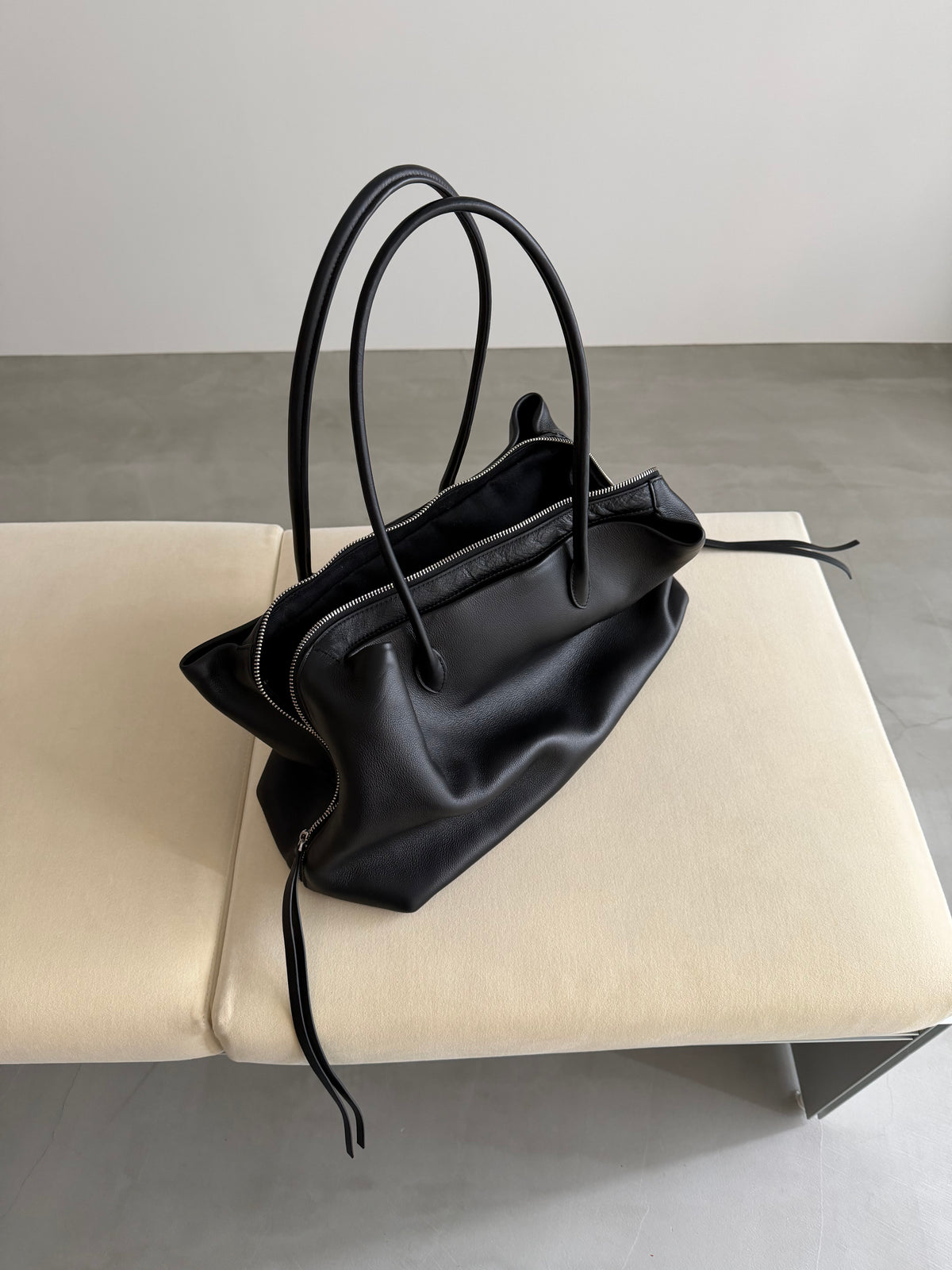 leather Boston square bag L 9月下旬入荷分