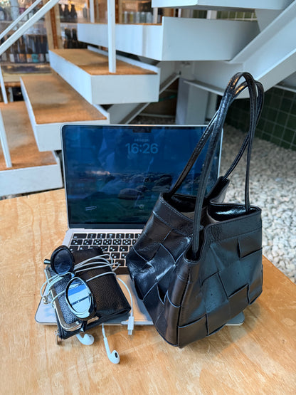 [9/17new] grid leather bag 10月中旬～下旬入荷