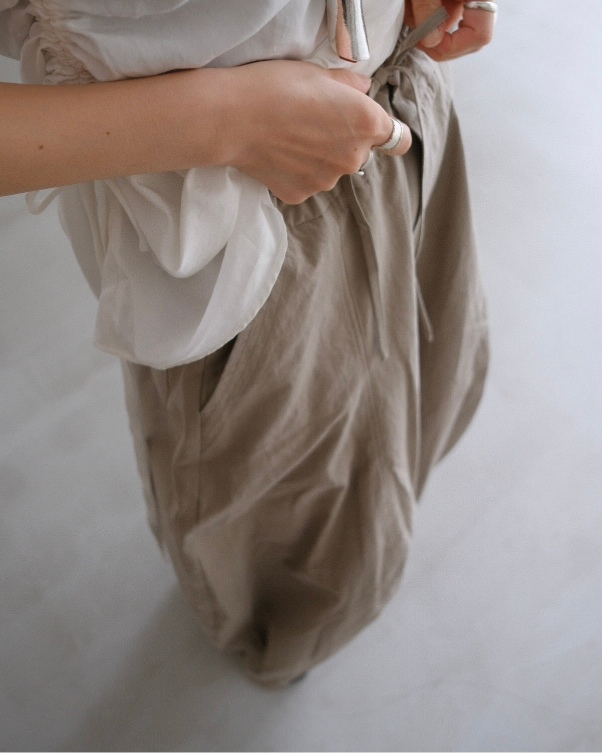 [7/9new]front volume balloon pants khaki