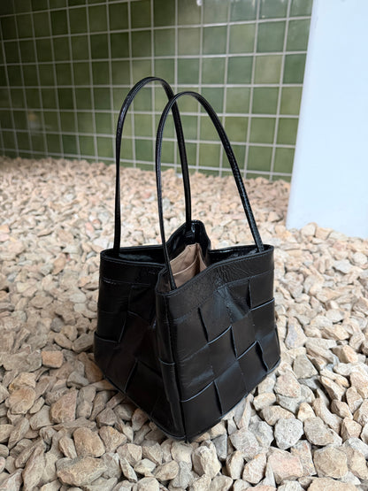 [9/17new] grid leather bag 10月中旬～下旬入荷