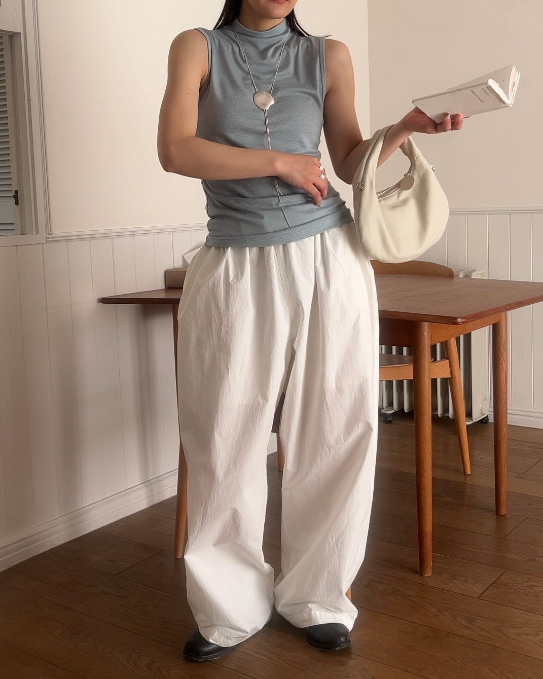 Round Curve Leather Bag white – A.subjjject