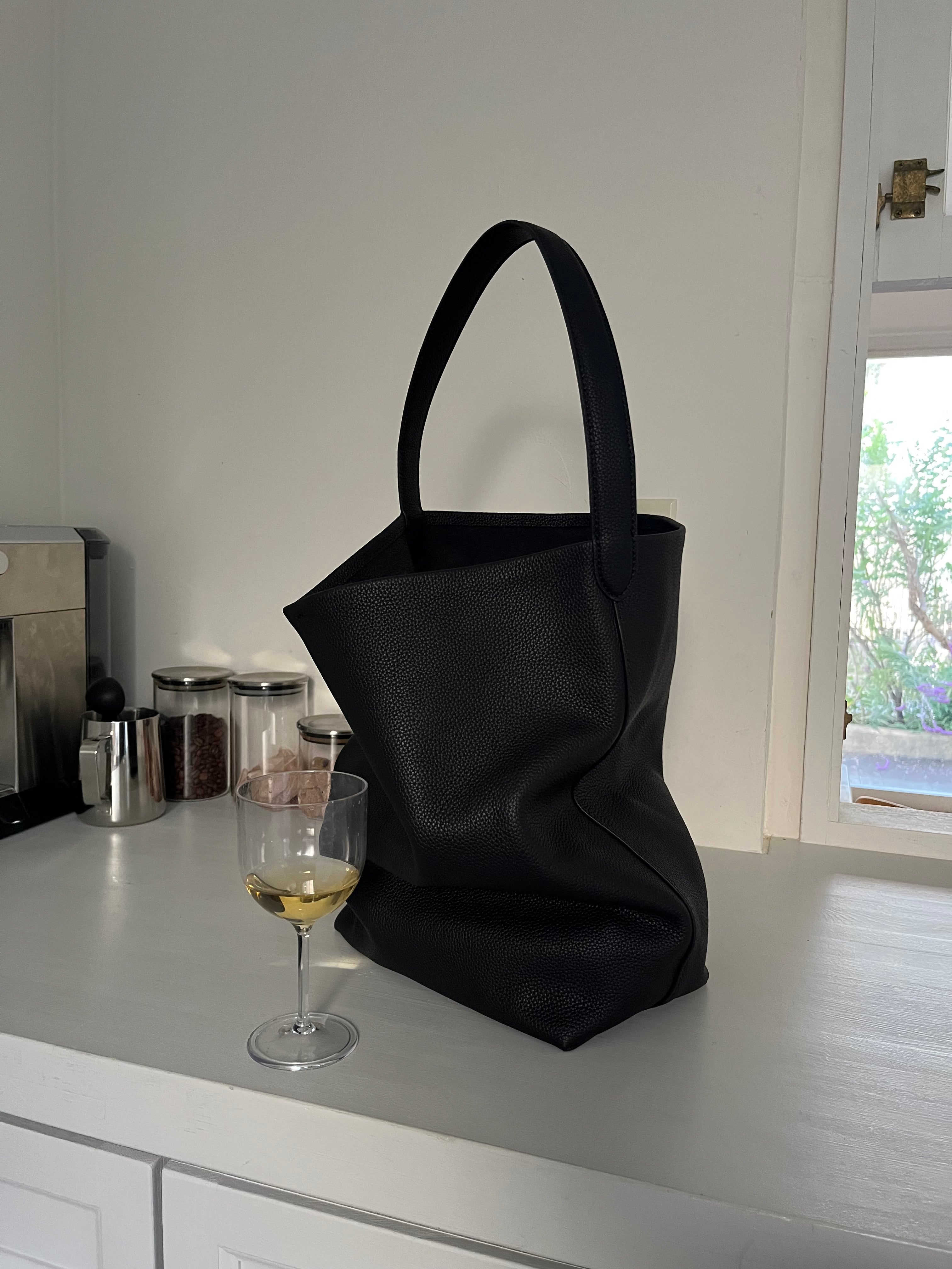 Curve Leather Bucket Bag 1月下旬入荷分 – A.subjjject