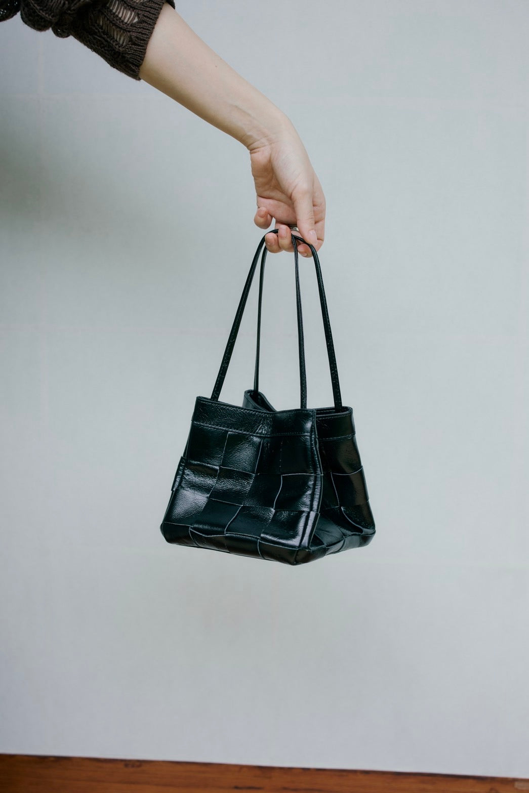 grid leather bag 10月中旬～下旬入荷