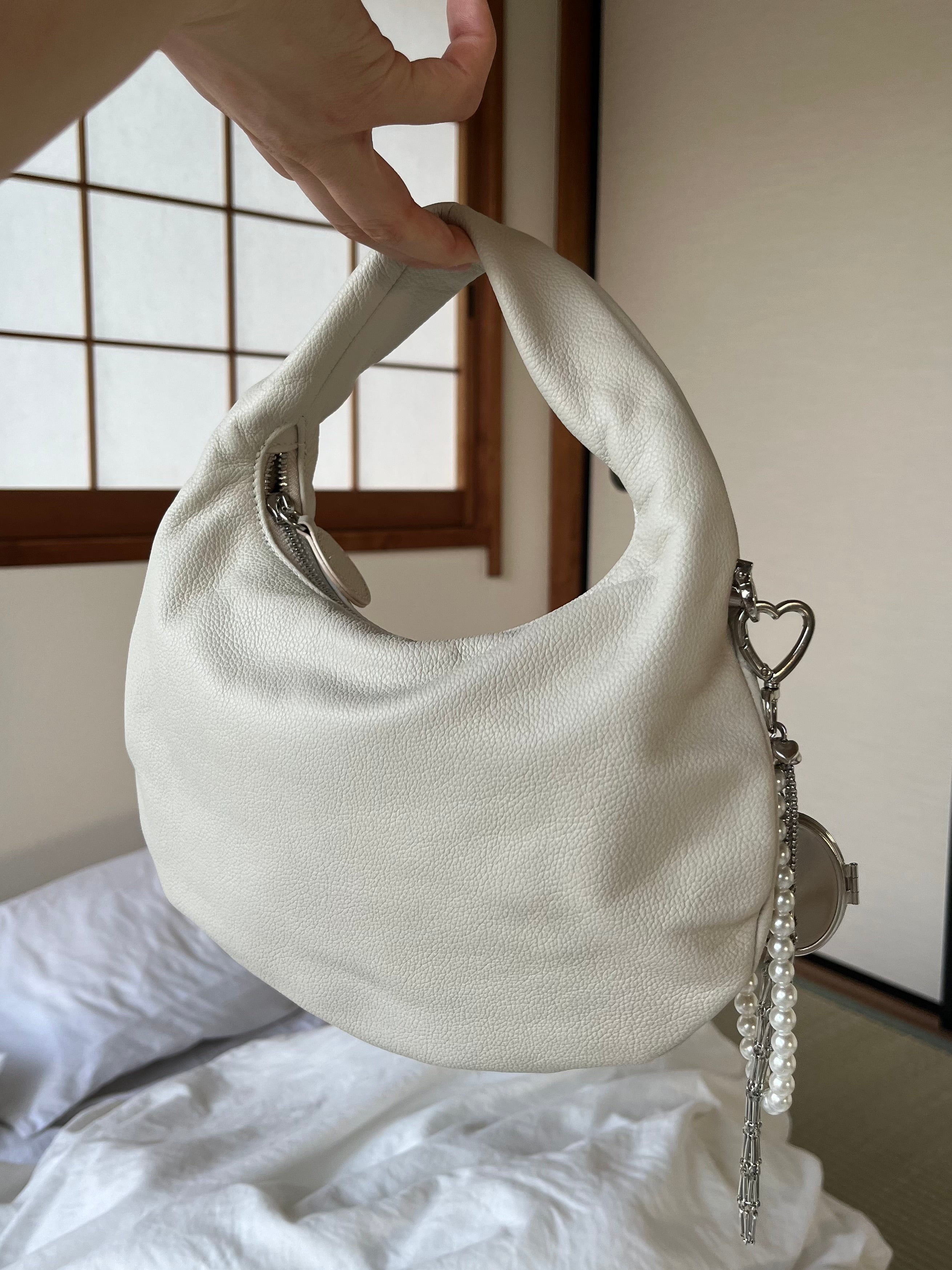 Round Curve Leather Bag white – A.subjjject