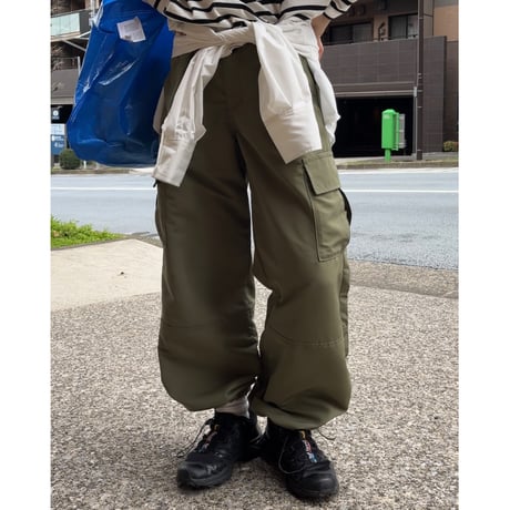 lose cargo pants khaki